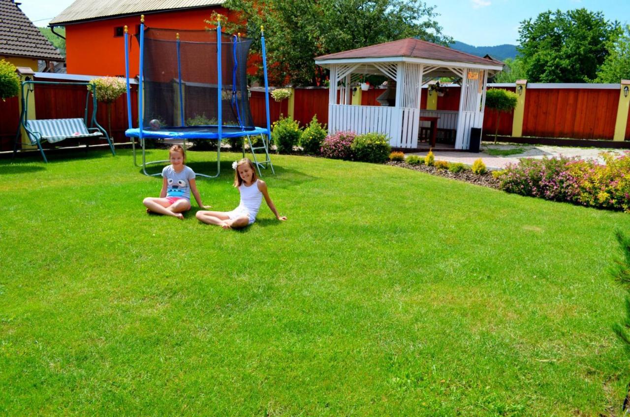 Vila Deluxe&Apartmány Riviéra Liptov Bešeňová Exterior foto