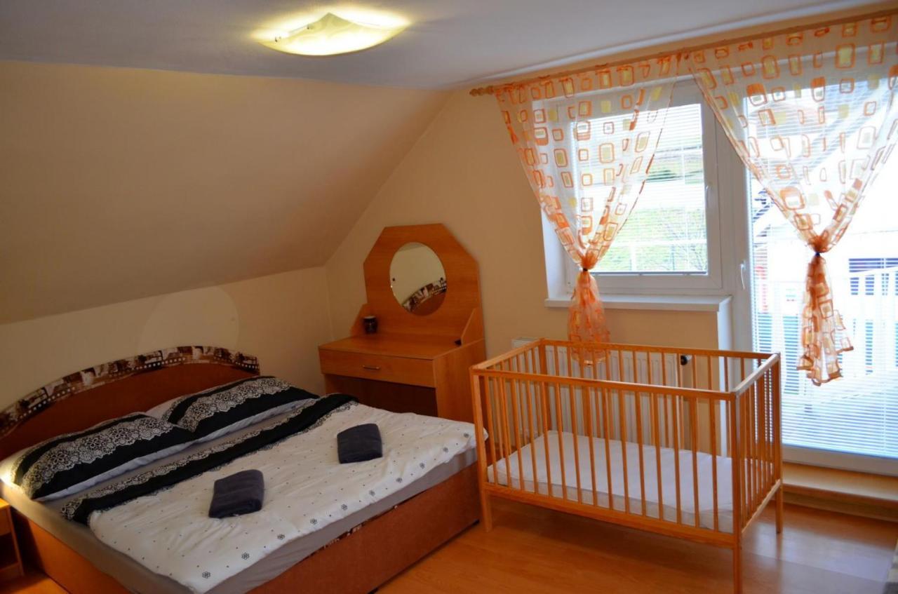 Vila Deluxe&Apartmány Riviéra Liptov Bešeňová Exterior foto