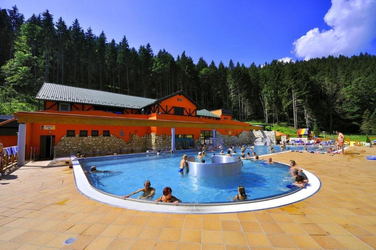 Vila Deluxe&Apartmány Riviéra Liptov Bešeňová Exterior foto