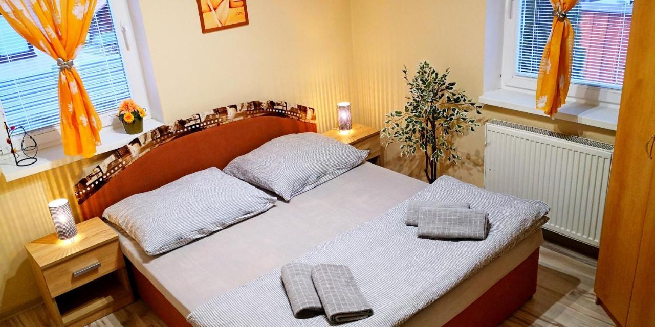 Vila Deluxe&Apartmány Riviéra Liptov Bešeňová Exterior foto