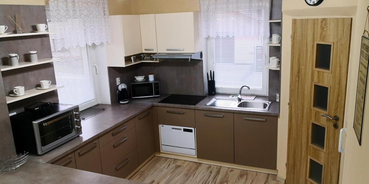 Vila Deluxe&Apartmány Riviéra Liptov Bešeňová Exterior foto