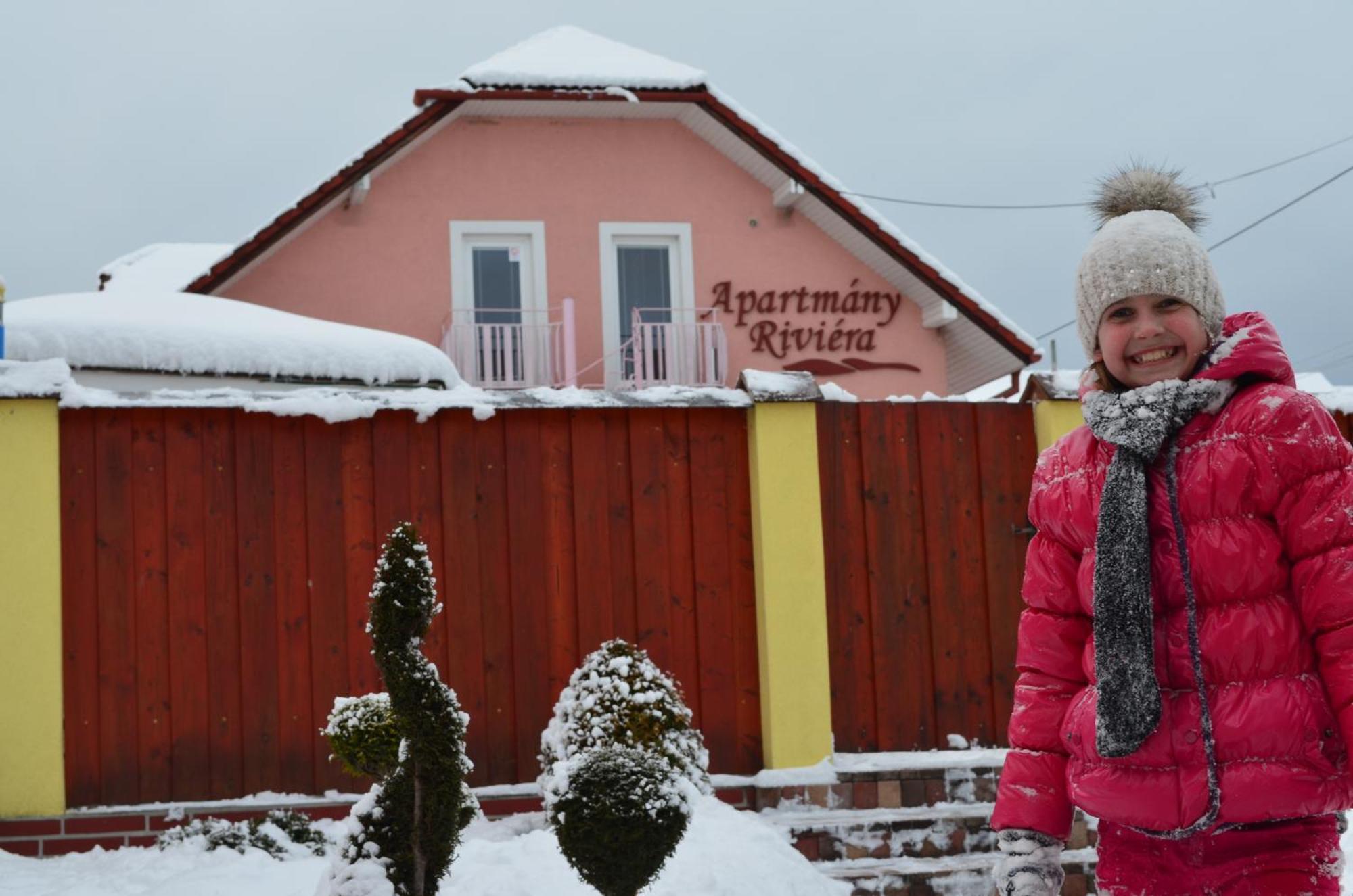 Vila Deluxe&Apartmány Riviéra Liptov Bešeňová Exterior foto